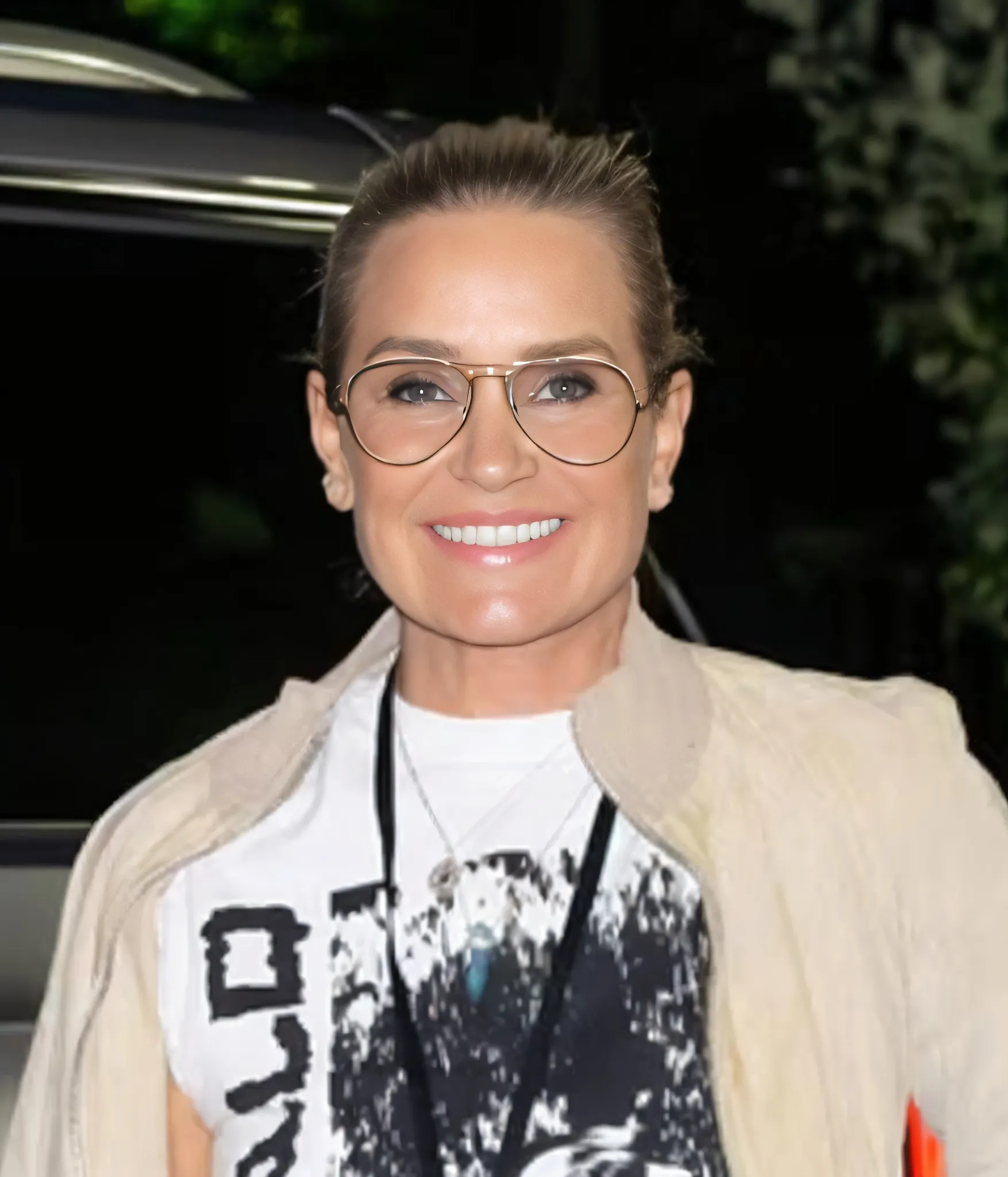 Yolanda Hadid Opens up About Being in the “Single Moms Club” in Emotional Ode to Her BFF