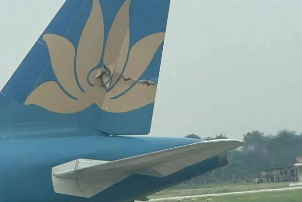 Cả nước đang hướng về vụ hai máy bay Vietnam Airlines tại sân bay Nội Bài: Trời ơi chuyện gì đây?