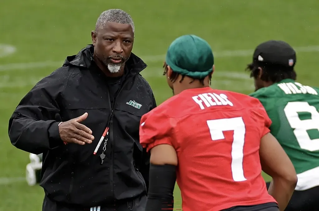 Aaron Glenn channels Lions QB strategy for Justin Fields aiming for a Baker Mayfield-style resurgence