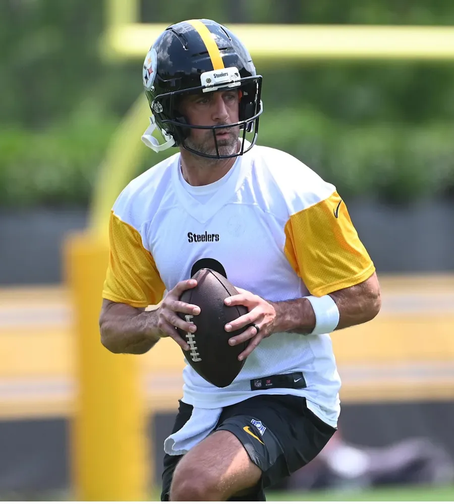 Aaron Rodgers Cut? Steelers Legend Makes Bold Prediction