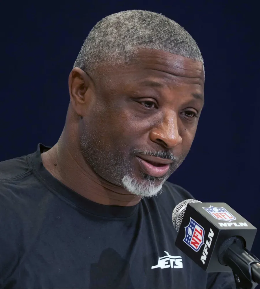 Jets’ Aaron Glenn Takes ‘Clear And Obvious Dig’ At Aaron Rodgers