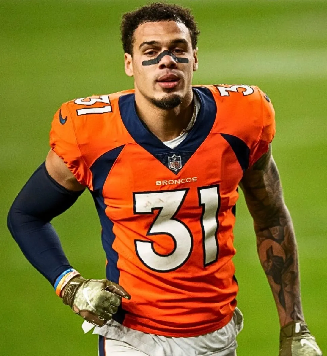 NFL experts just won’t shut up about Justin Simmons and the Panthers