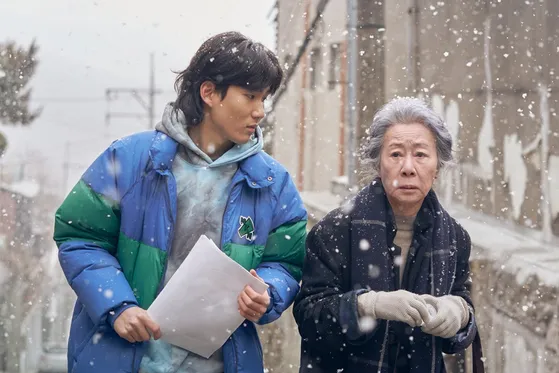 Hong Seok-cheon Breaks Down Over Youn Yuh-jung’s Son Coming Out: “Reminded Me of My Mother”