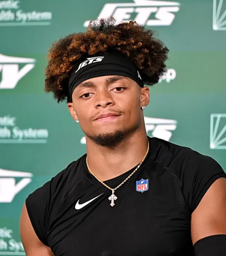 Jets' Justin Fields Not Trying To Be 'Celebrity Quarterback'