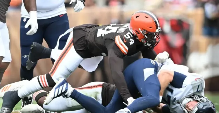Browns Release $19 Million Defensive End & Bring Back Former UFL Kicker