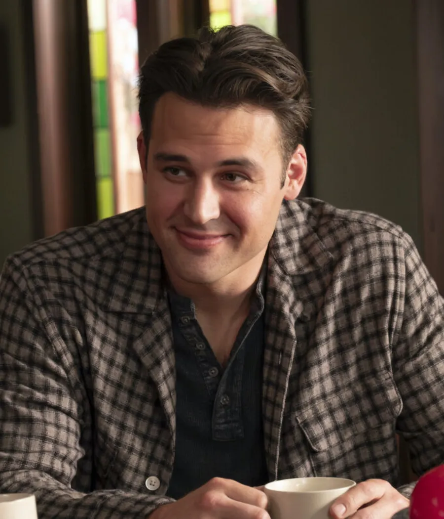 ‘9-1-1’s Ryan Guzman Wants Eddie to Have a Messy Love Life in Season 9