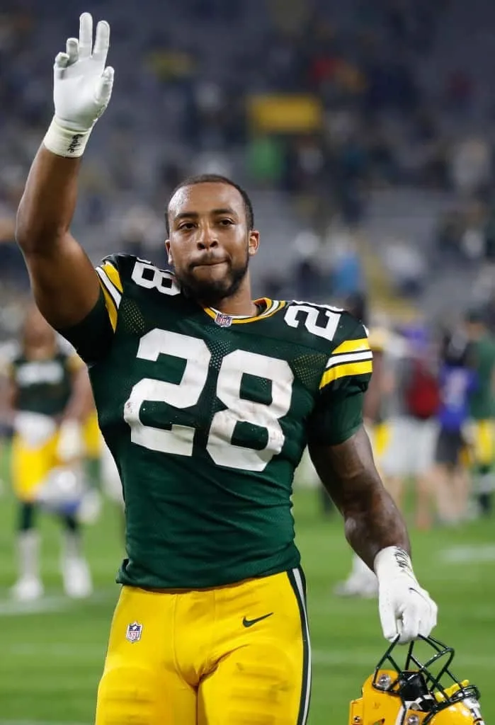 Eagles RB Reveals Why Caitlin Clark’s Teammate Is His ‘New Favorite Player’