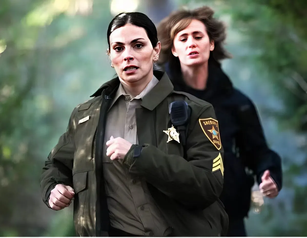 Sheriff Country Set Photos Reveal First Look At Mickey & Sharon's Return As Filming Begins On Fire Country Spinoff