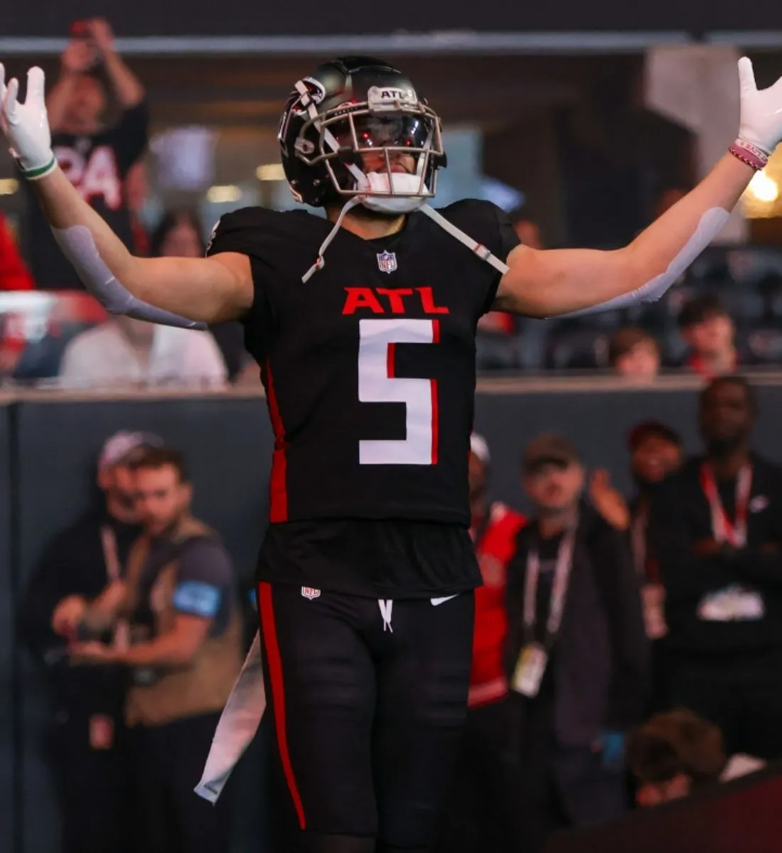 NFL analysts debate what Atlanta Falcons WR Drake London's stat line will look like in 2025