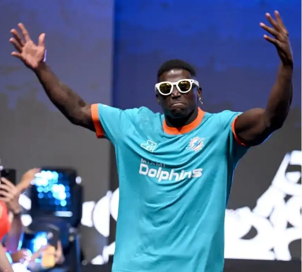 Tyreek Hill’s Track Saga Continues, Beats Noah Lyles’ Brother In New PB