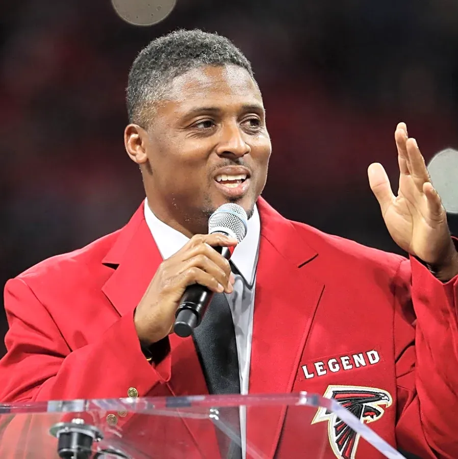 Warrick Dunn hangs out with Chase Elliott, praises NASCAR ahead of Atlanta race