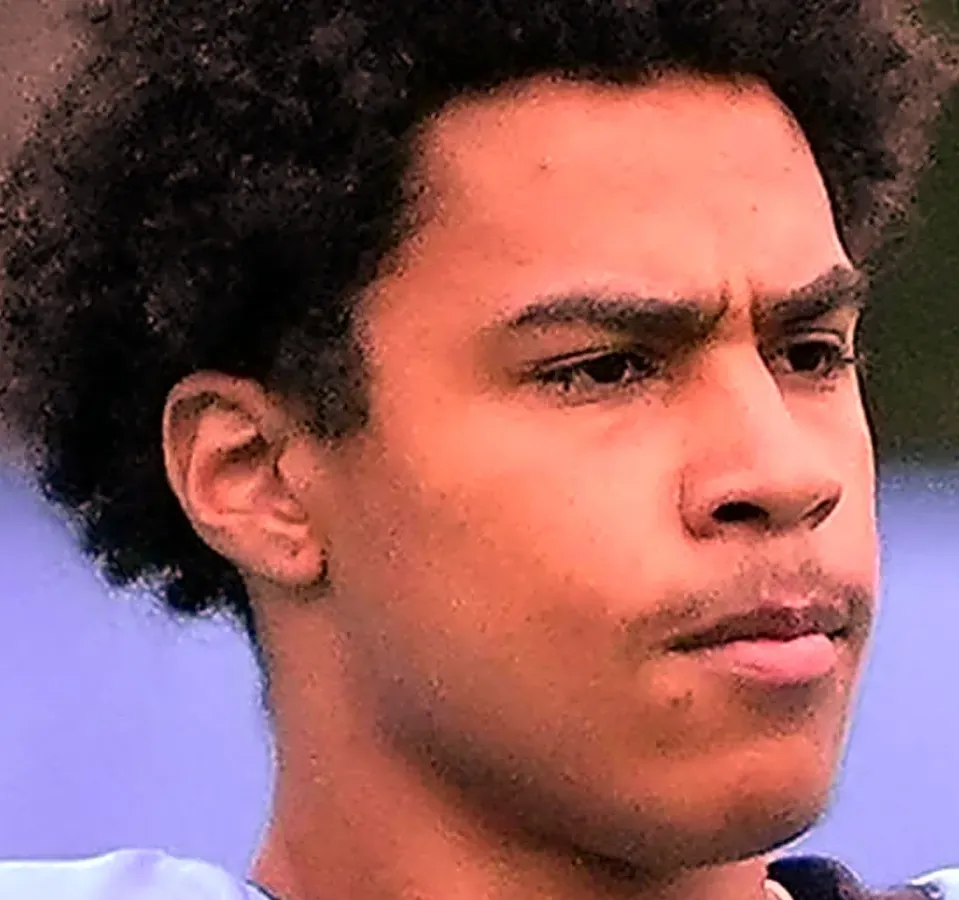 Carolina Panthers WR Jalen Coker gets mind blown by magician's ball tricks