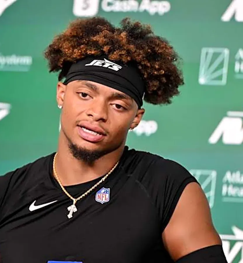 Justin Fields Pigeonholed As ‘Bridge’ To Next Jets Franchise QB
