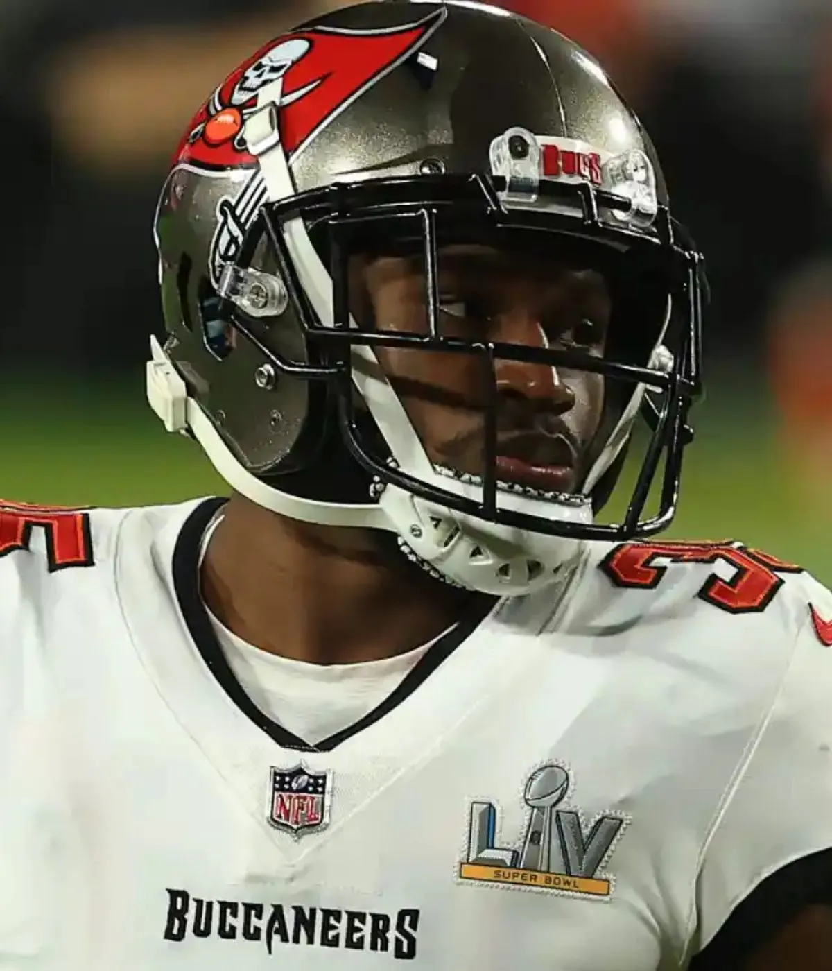 Buccaneers Trade Pitch Sends Pricey Vet to Raiders in $12.8 Million Cap Dump