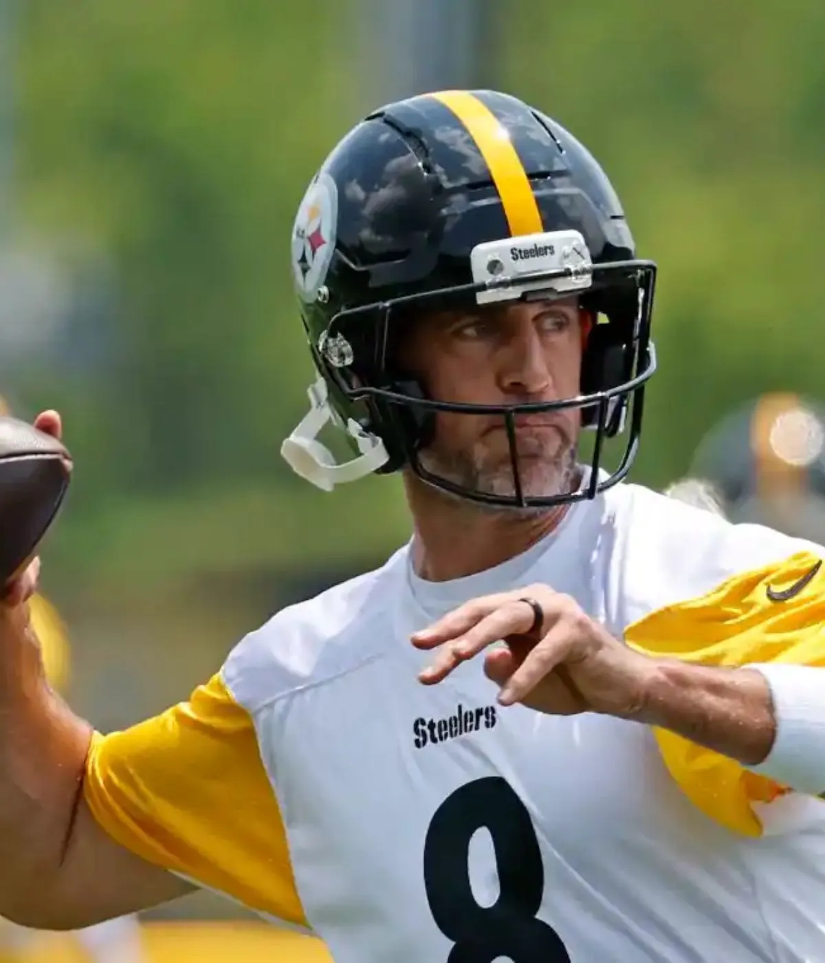 Steelers WR Coach Speaks Out on ‘Challenge’ of Working With QB Aaron Rodgers