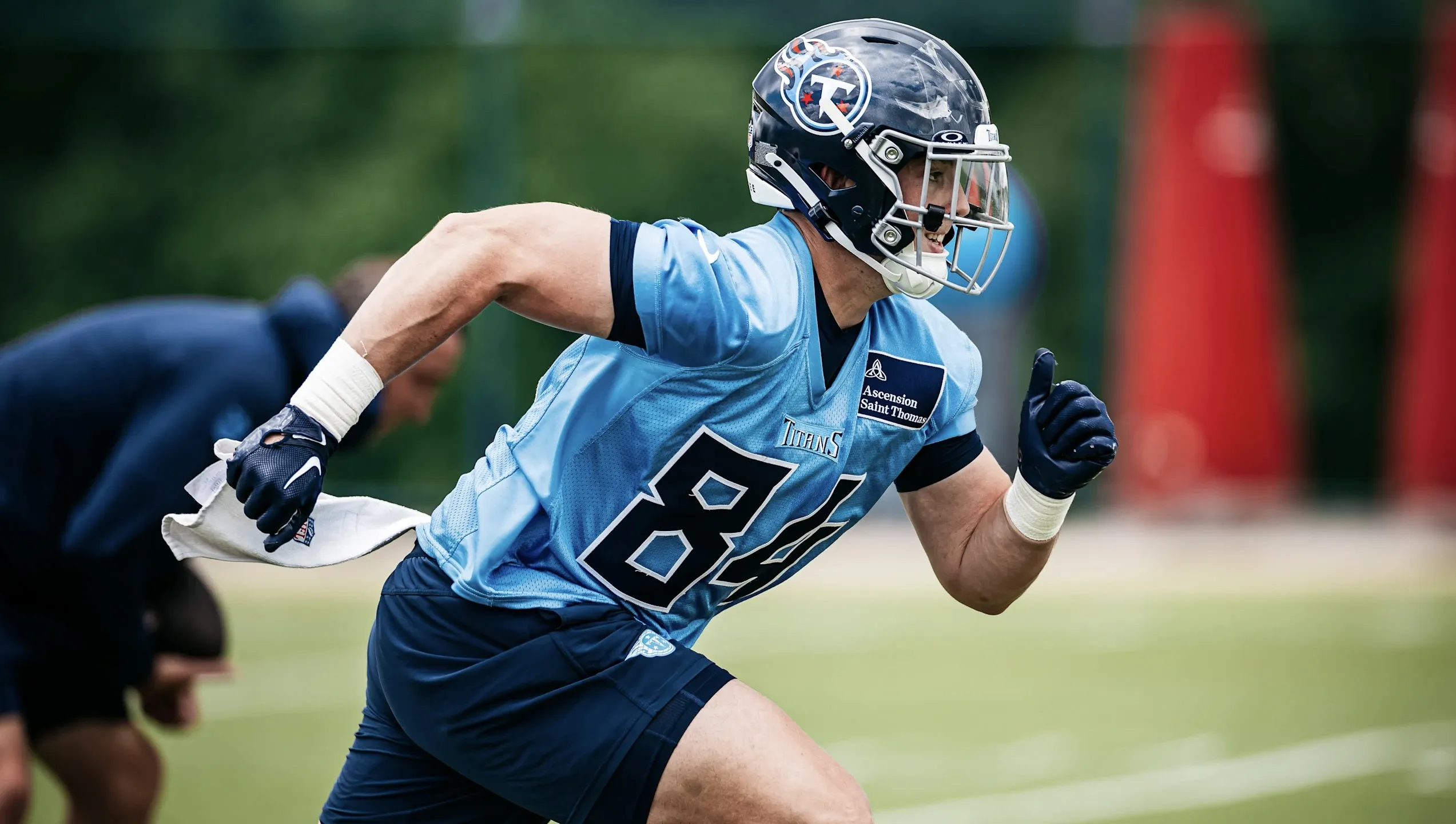 Titans veteran clinging to relevancy as breakout rookie steals spotlight