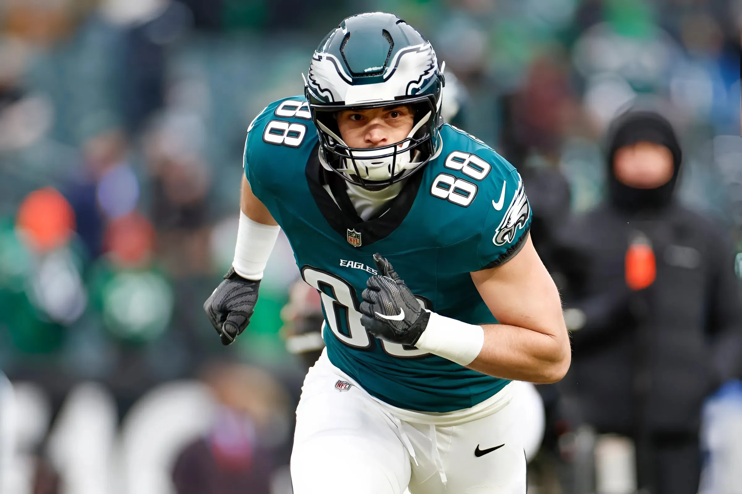 Eagles Tight End Explains Reason For Pay Cut