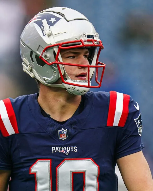 Patriots' Veteran Running Back Impresses With Body Transformation in 2025