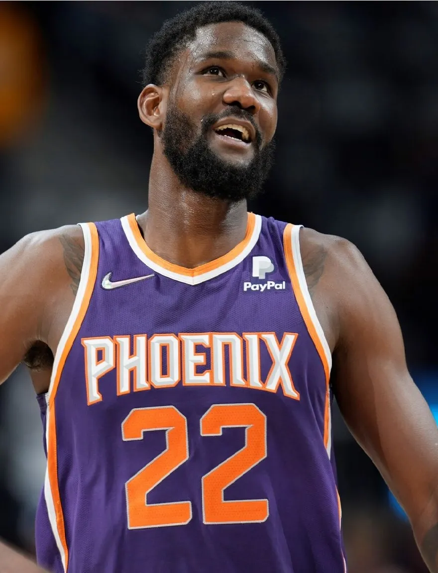Lakers must avoid Deandre Ayton nightmare after he stunningly becomes available