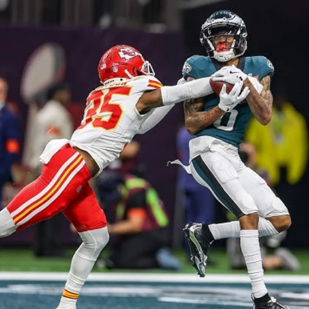 ‘Just seeing the way he moves’ – Eagles rookie Andrew Mukuba already turning heads at camp as DeVonta Smith singles him out as most impressive newcomer and predicts major impact in 2025 - suong