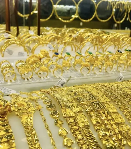 Giá vàng giữa trưa hôm nay ngày Trời ơi thời tới thật rồi bà con ơi