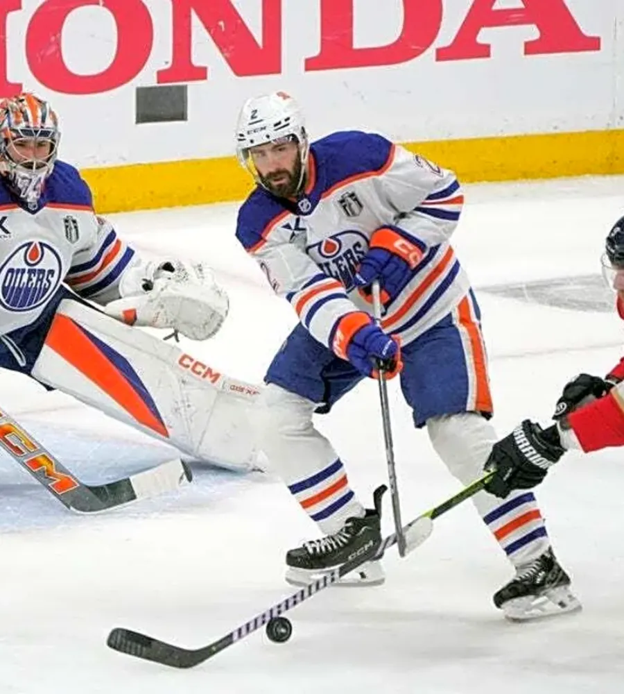 Report: D Evan Bouchard signs four-year deal with Oilers