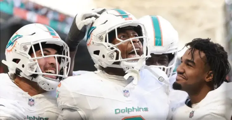 Steelers Give Key Update on Newly Acquired TE Jonnu Smith