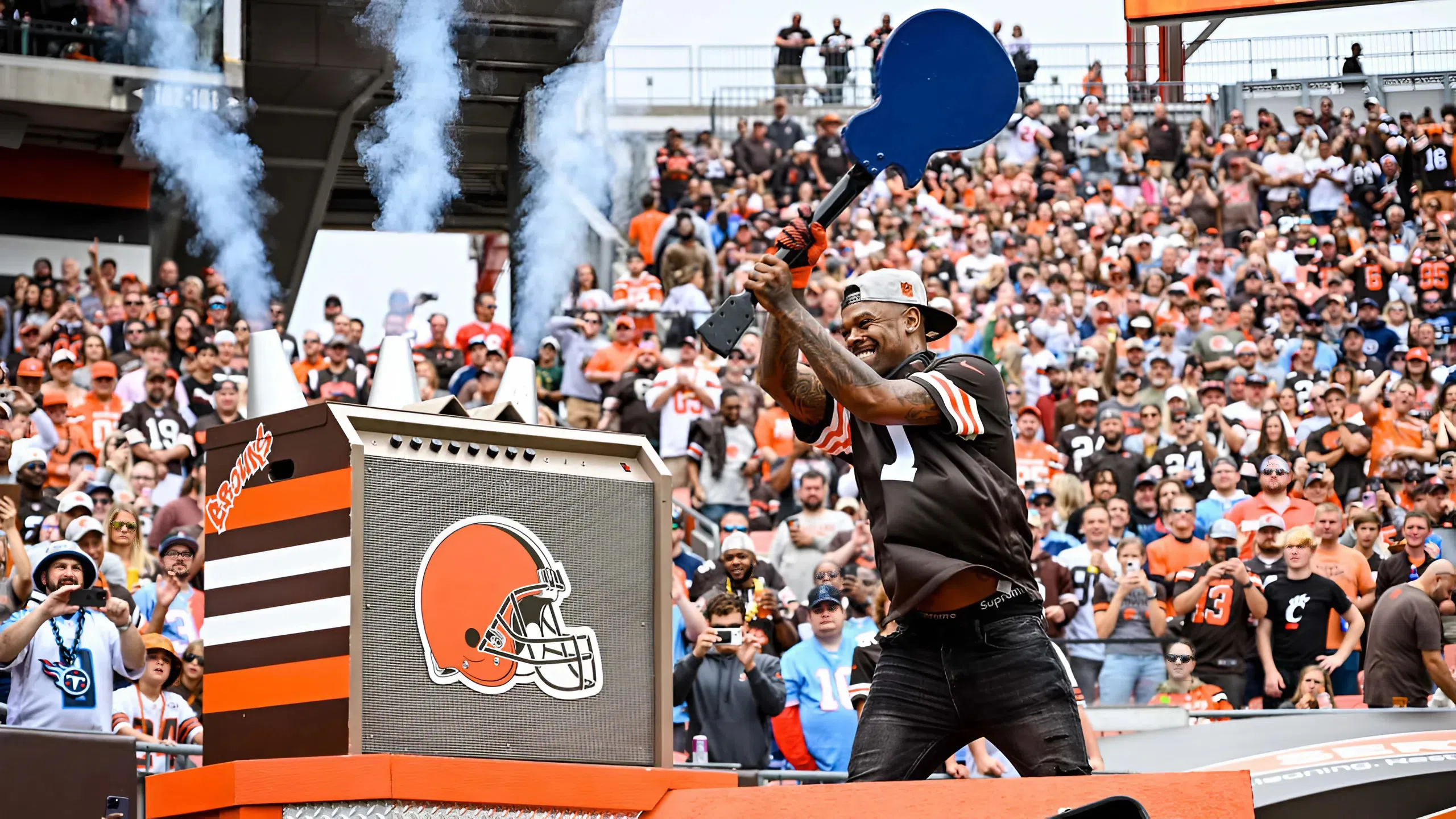 Browns get $600 million for new stadium outside Cleveland