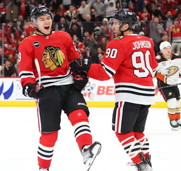 Philipp Kurashev jumps from the Blackhawks rebuild to San Jose's