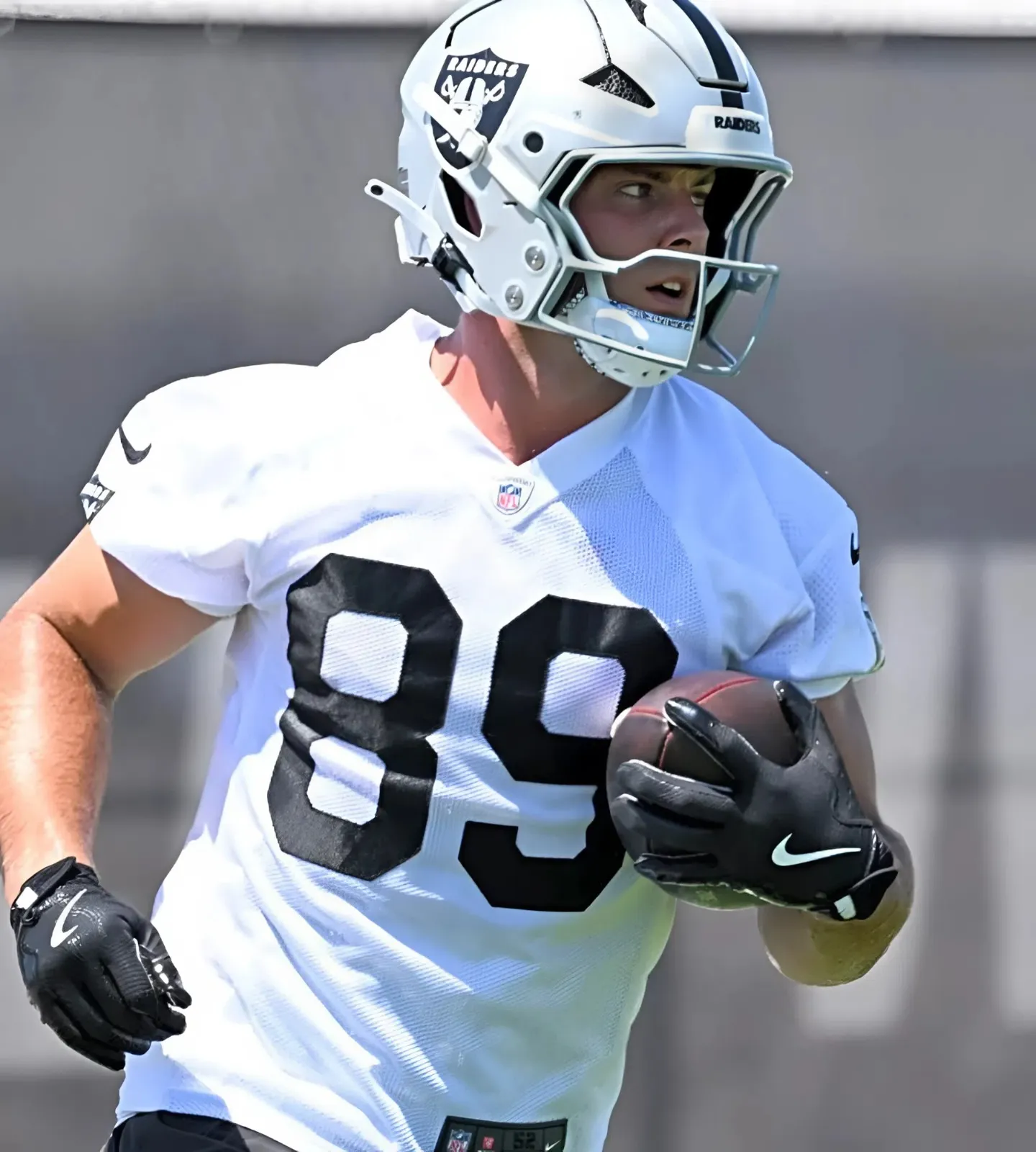Brock Bowers Sends Strong Message on Raiders Rookie RB Ashton Jeanty