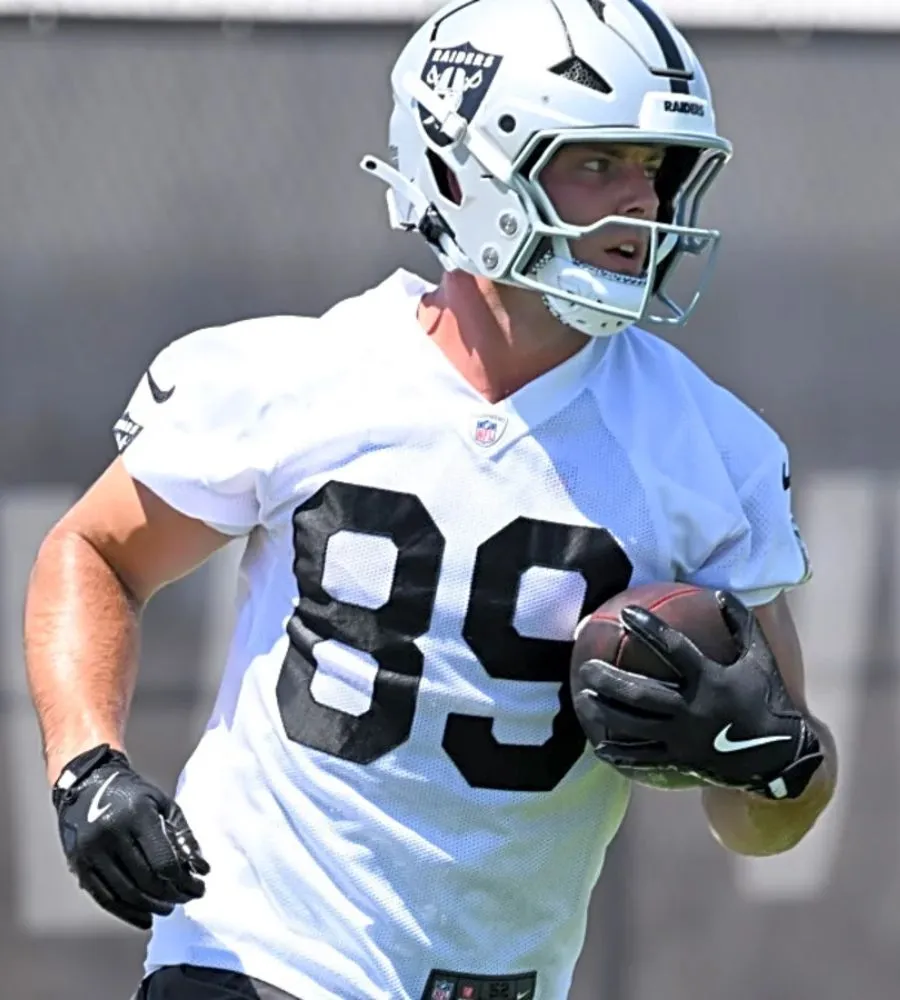 Brock Bowers Sends Strong Message on Raiders Rookie RB Ashton Jeanty