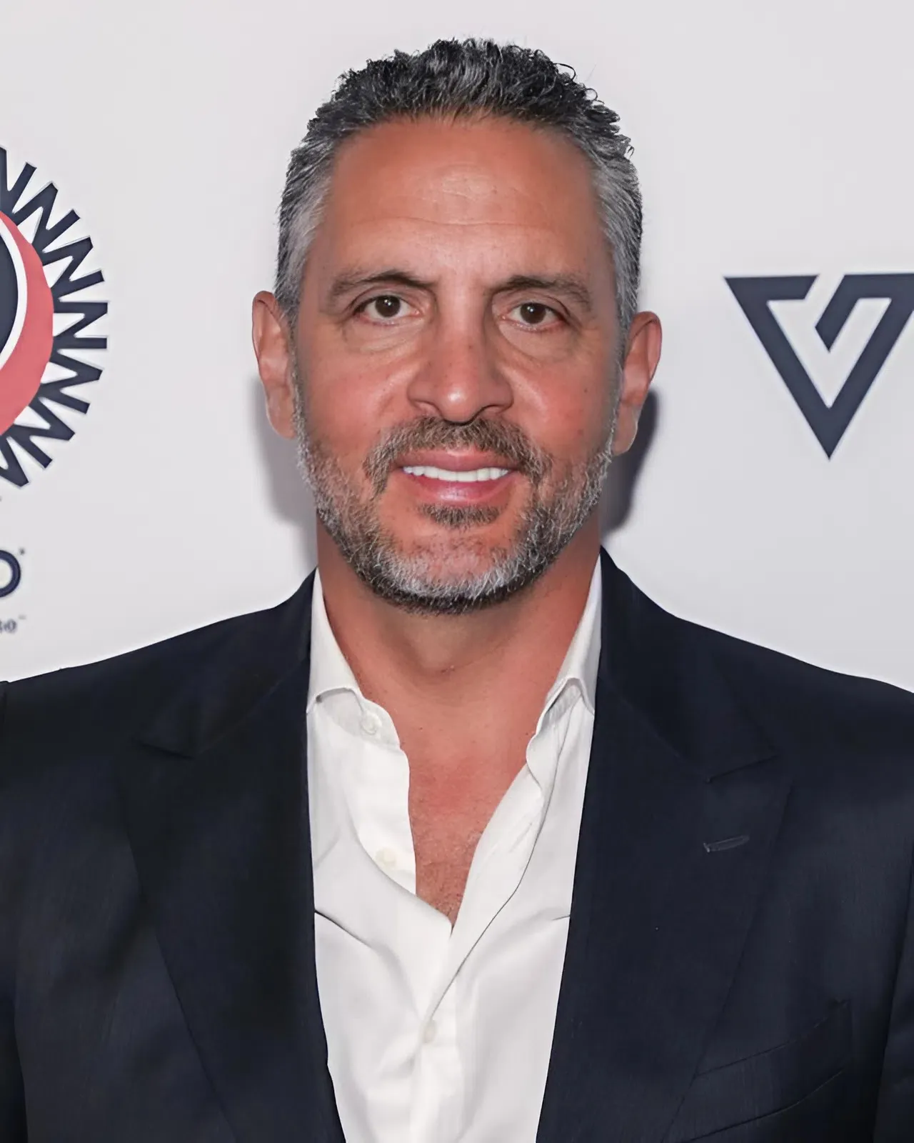 "Shocking Drama: RHOBH Star Mauricio Umansky Files Lawsuit Against National Association of Realtors Over Listing Restrictions – Legal Battle Erupts!"