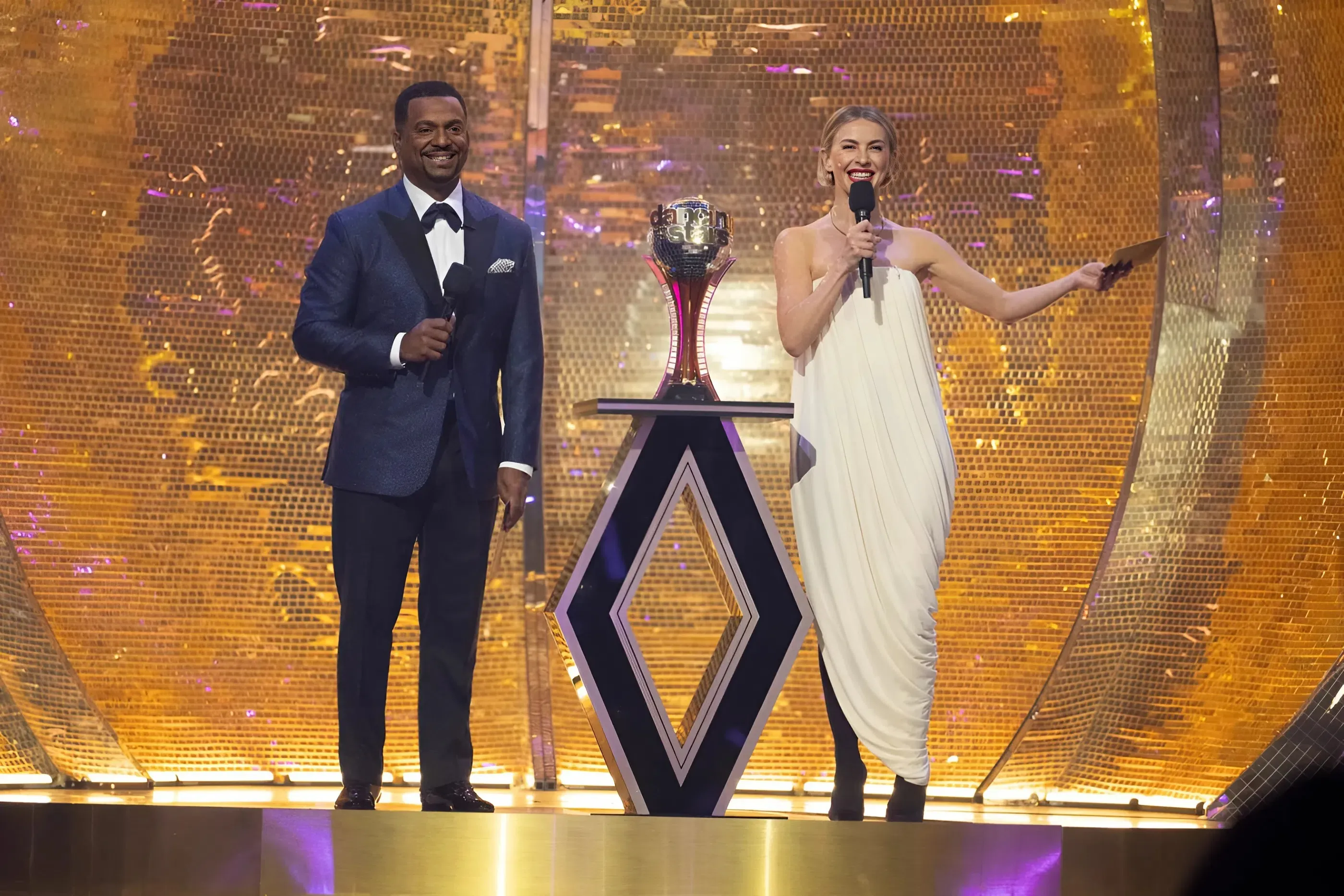 Meet the 2025 Dancing with the Stars Hosts: Everything You Need to Know trucc
