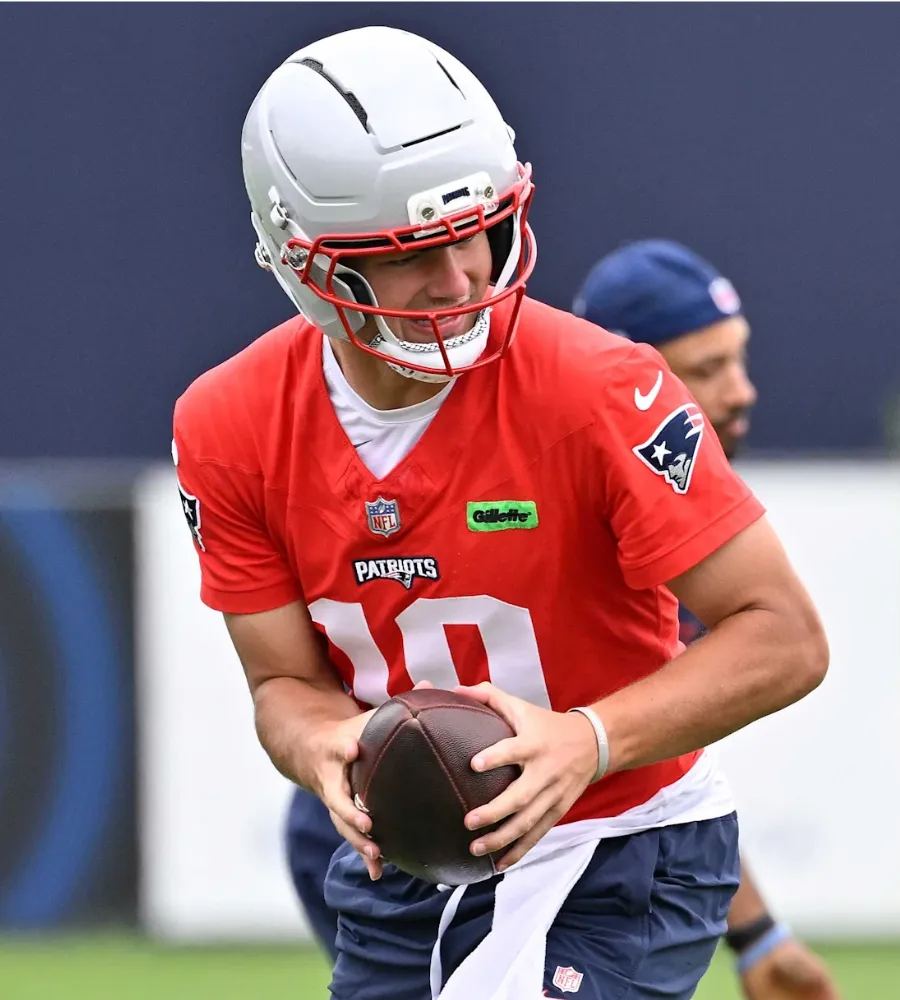 Patriots' QB Trails Bears QB in Key Rankings