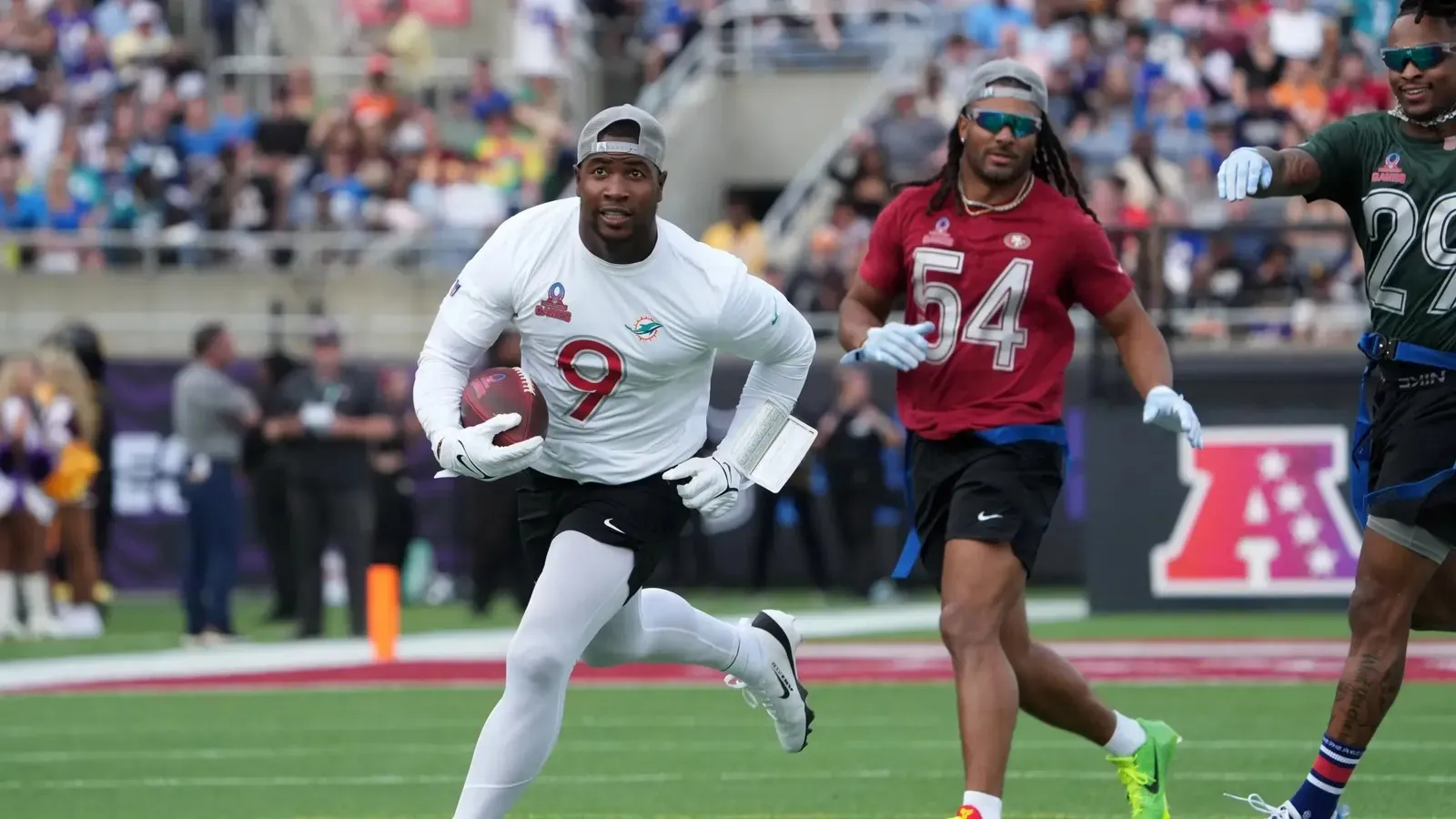 Steelers' Jonnu Smith Expected To Be Used As An Upgrade Over 1 Player From 2024 Roster