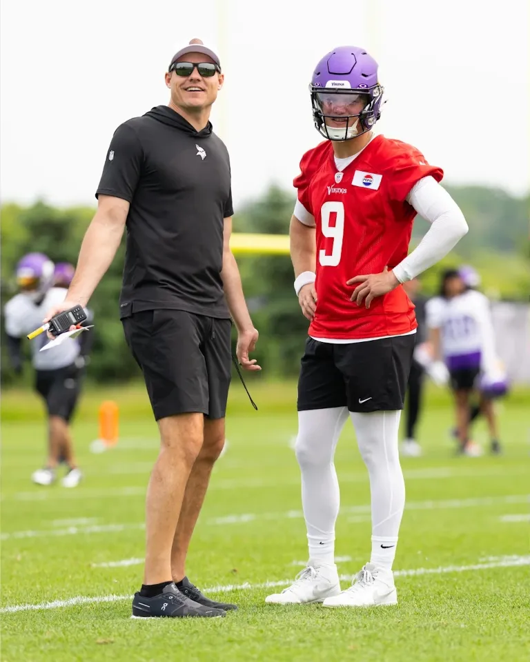 Vikings’ T.J. Hockenson Sends Message on J.J. McCarthy