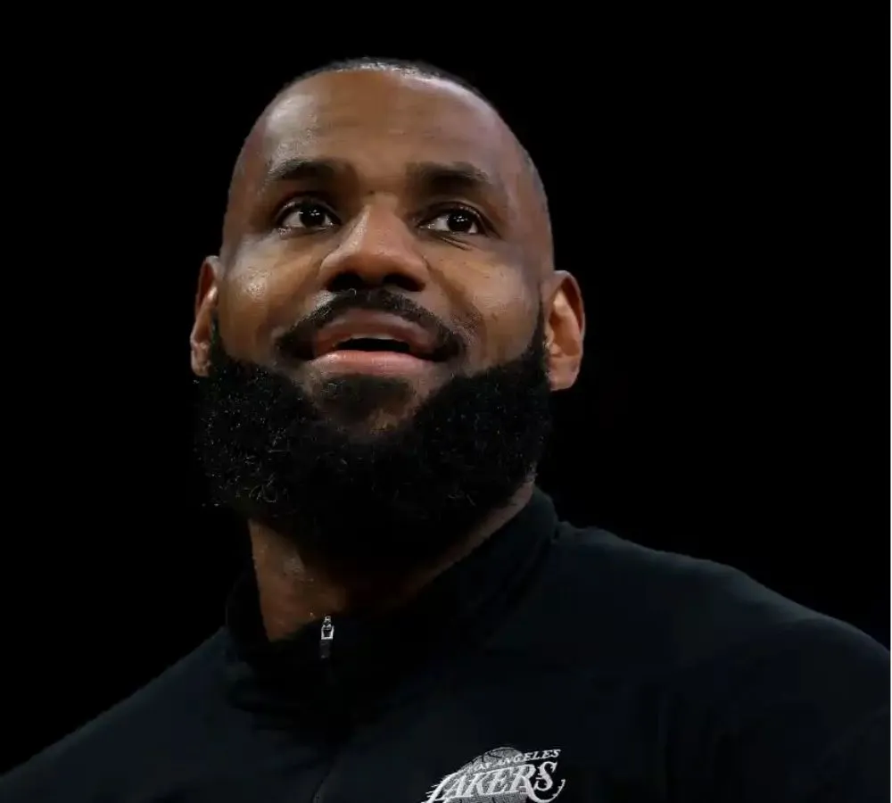 Lakers Agree to History-Making Trade Amid LeBron James Rumors