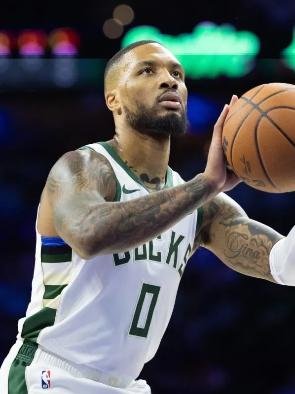 Damian Lillard Sends Strong Message Amid Lakers Interest