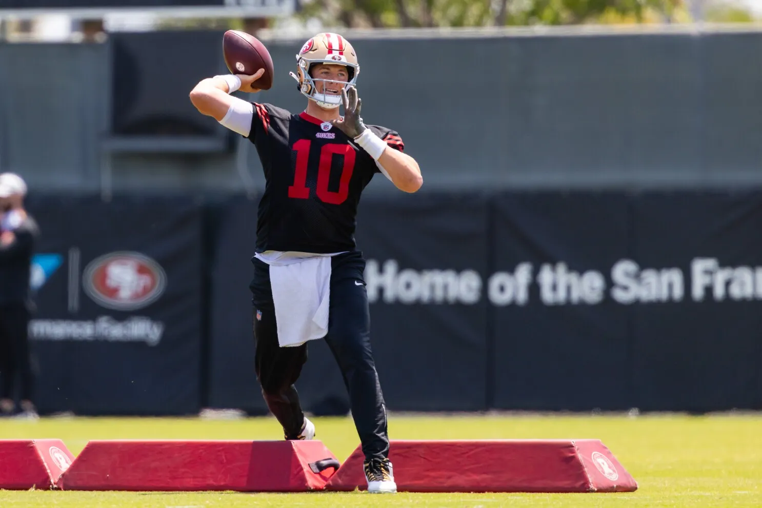 49ers Coach Makes Bold Statement on Mac Jones: ‘Capable of Being a Starter’