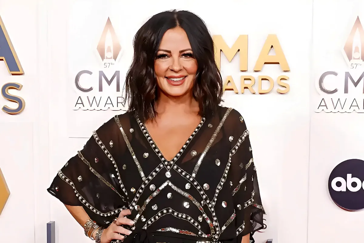 Sara Evans Opens Up About Abrupt ‘DWTS’ Exit Amid “Horrific” Divorce From Ex Craig Schelske tram
