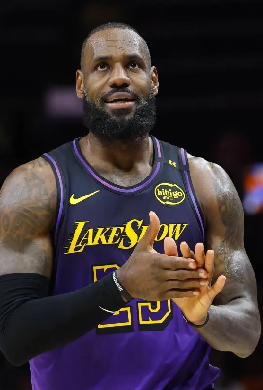 Lakers Trade Proposal Sends LeBron James East for $193 Million MVP