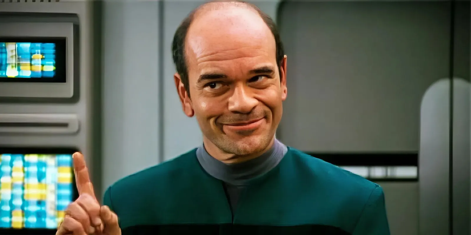 This Awesome Robert Picardo Star Trek: Voyager Storyline Never Addresses Its Biggest Flaw