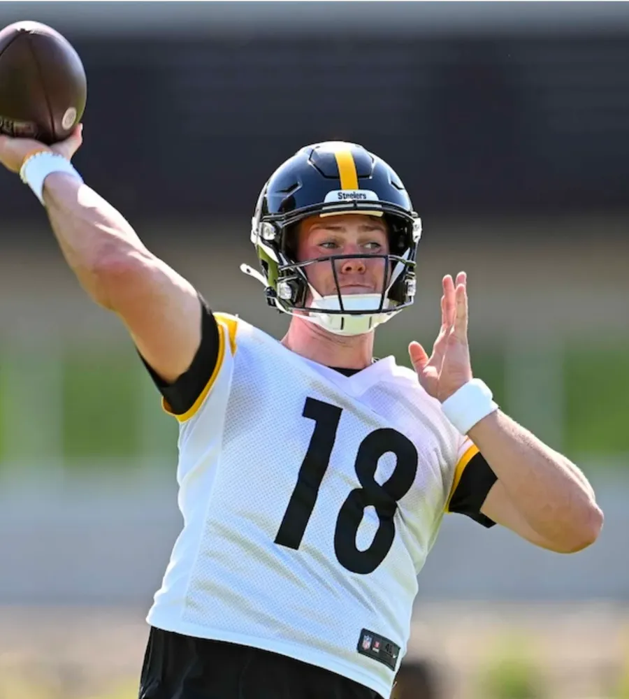 Former GM Predicts Steelers’ Rookie Will Howard Will Start Over Rodgers!