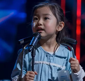 With Crutches Beneath Her Arms and a Tube at Her Side, She Sang—And the Whole World Fell Silent Before Her Prayer