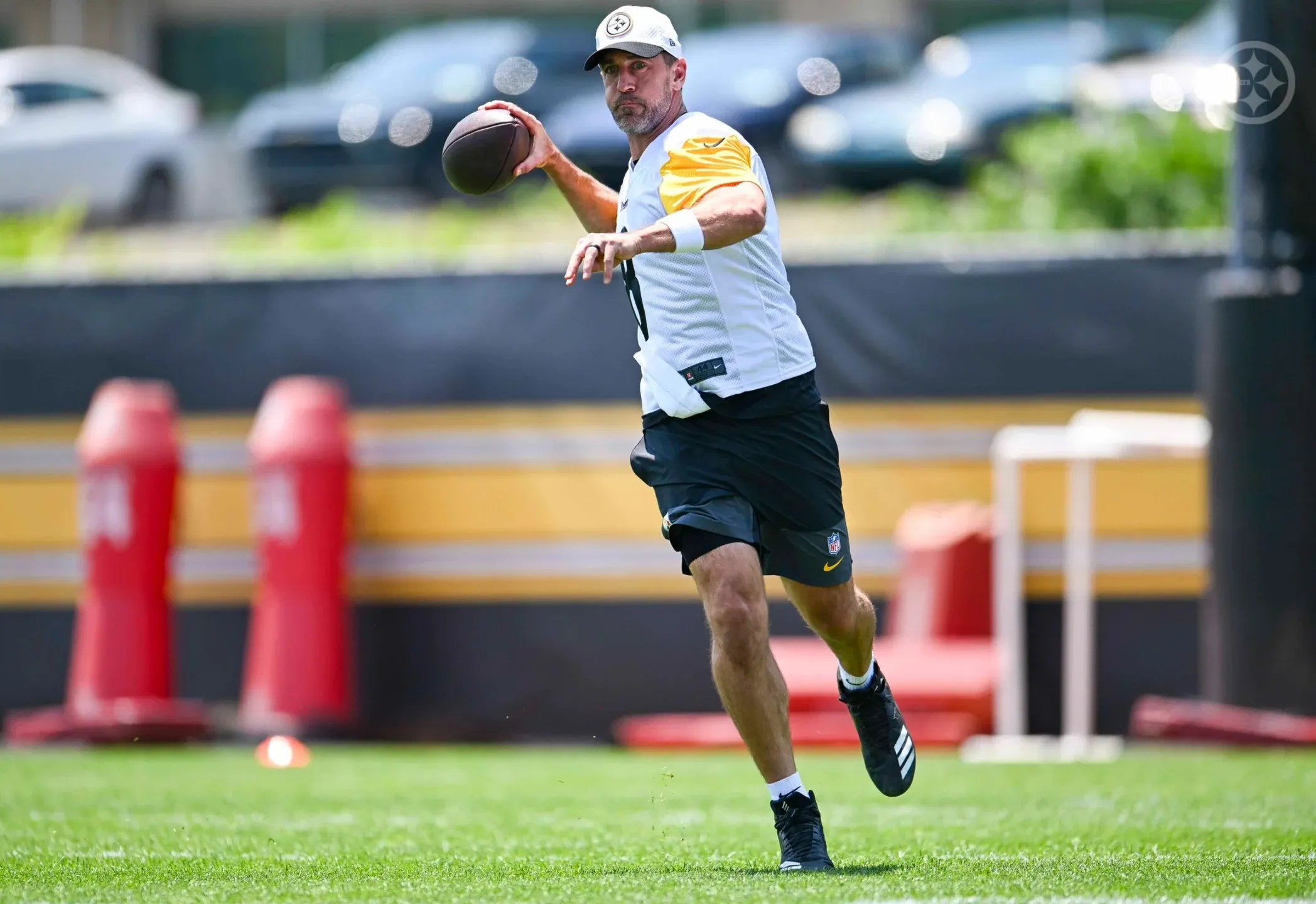 Steelers Predicted to Land 4,000-Yard QB as Aaron Rodgers Replacement