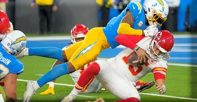 Chiefs Predicted To Lose AFC West Stranglehold For 1 Reason