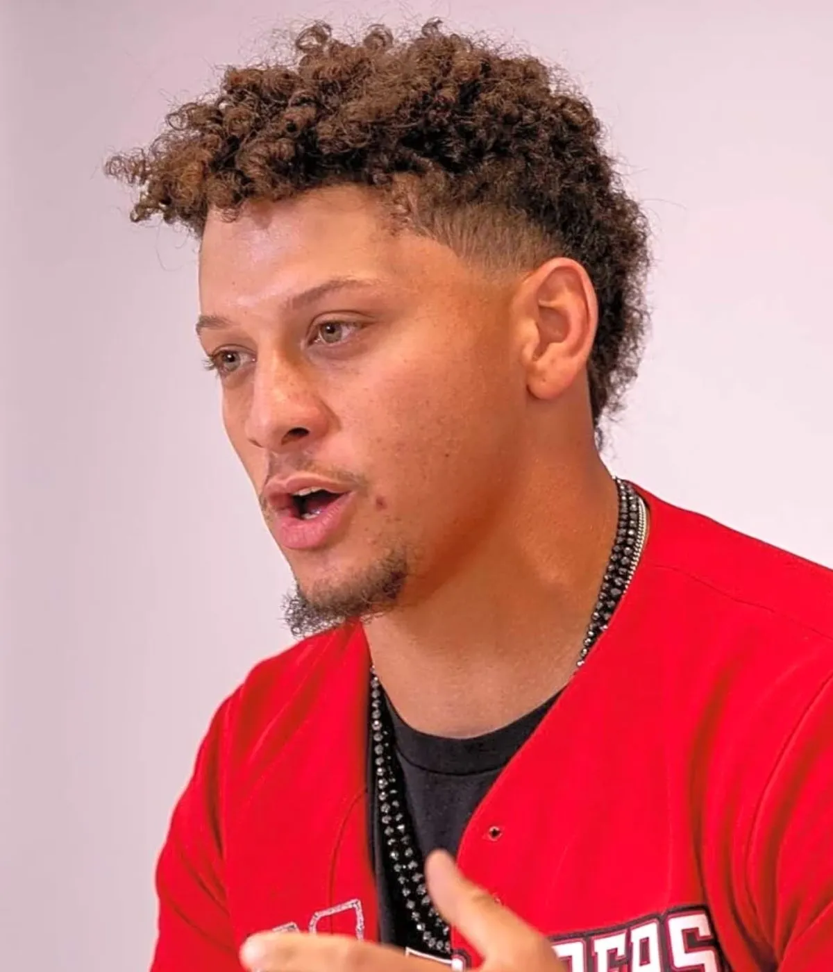 Chiefs News: Patrick Mahomes Eyes to Break Joe Montana’s Elite Record in 2025 NFL Season