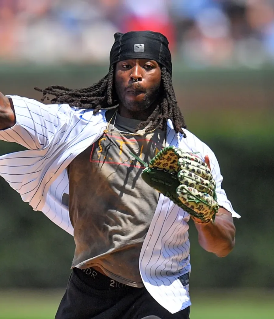 Alvin Kamara gets do-over after hilarious Wrigley Field first pitch