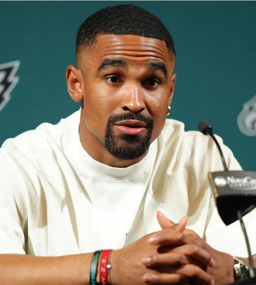 EAGLES TIGHT END GOES OFF: Dallas Goedert Crushes Rumors About Hurts–Brown Rift!