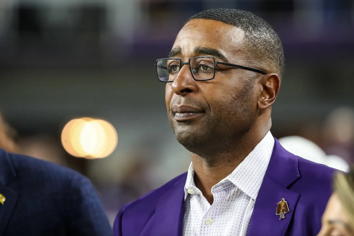 Vikings' Cris Carter Facing Backlash on Sunday